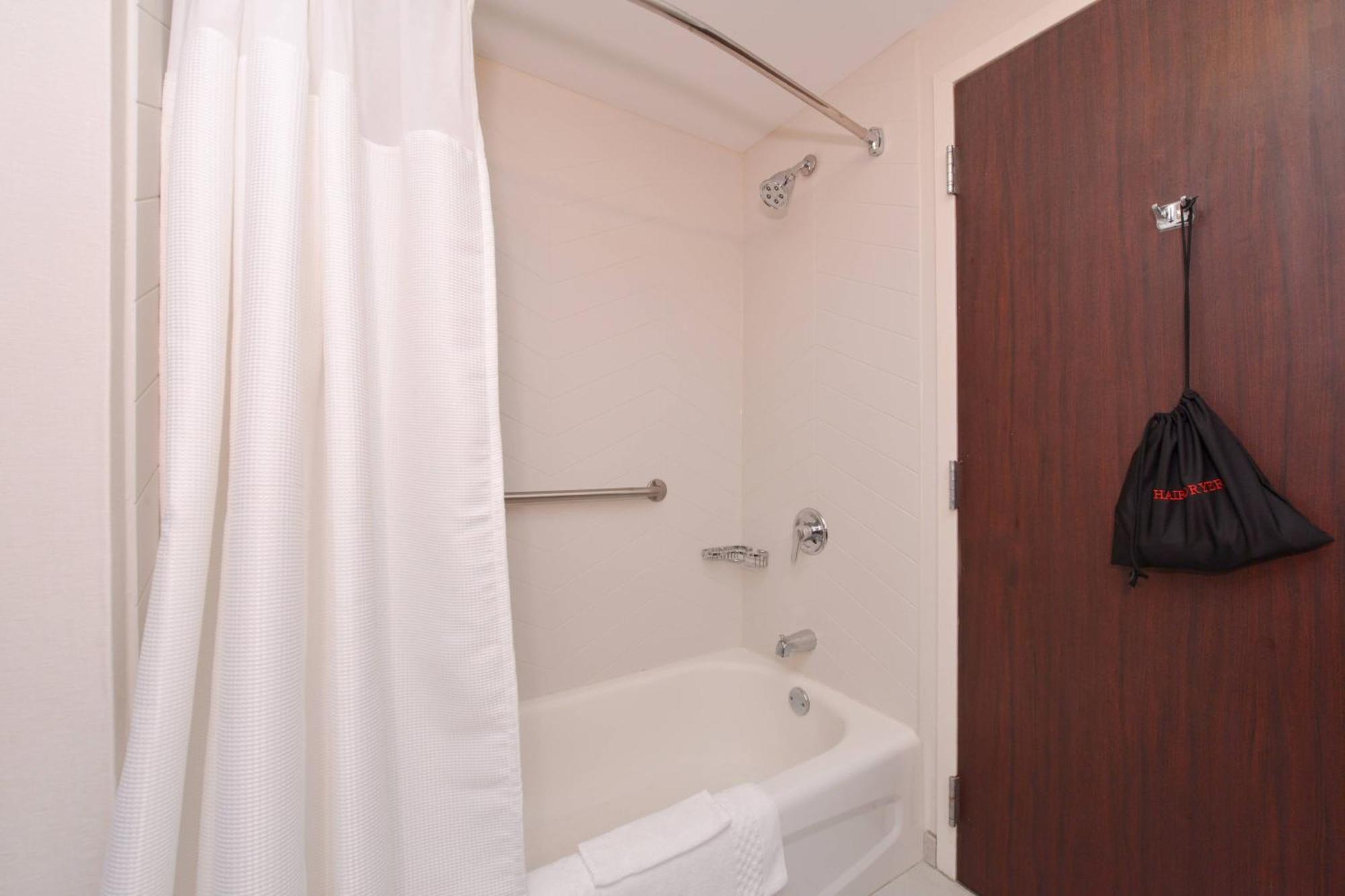 Fairfield Inn & Suites By Marriott Pittsburgh New Stanton Buitenkant foto